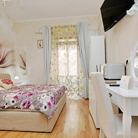 Deluxe Rooms And Chilling Jacuzzi Suite Guesthouse Roma Quarto foto