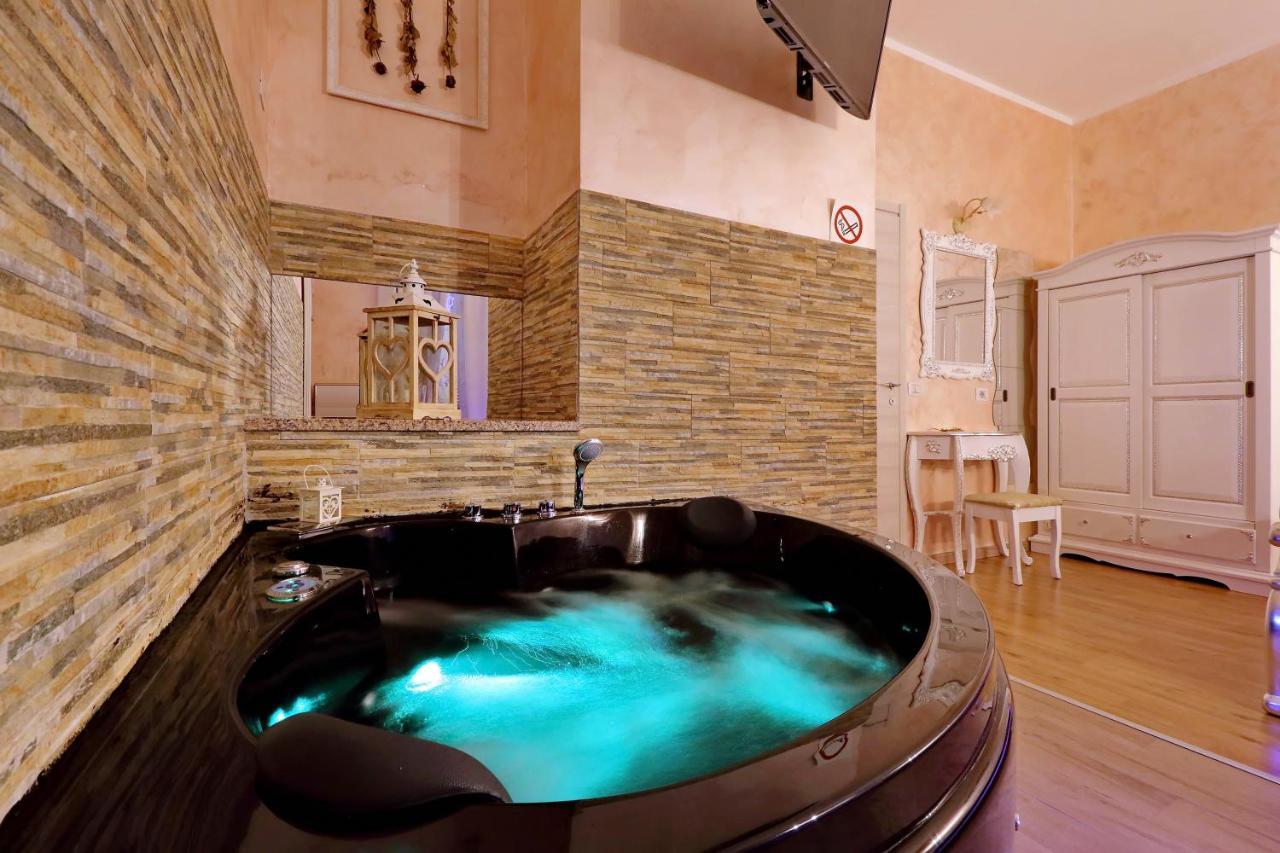 Deluxe Rooms And Chilling Jacuzzi Suite Guesthouse Roma Exterior foto